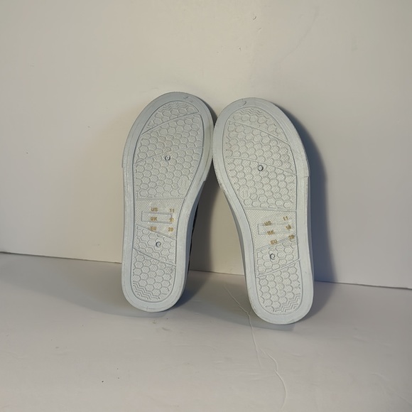 🍓Unicorn print easy slip on tennis shoes with silver laces FabKids NWOT sz 11 - Picture 6 of 9